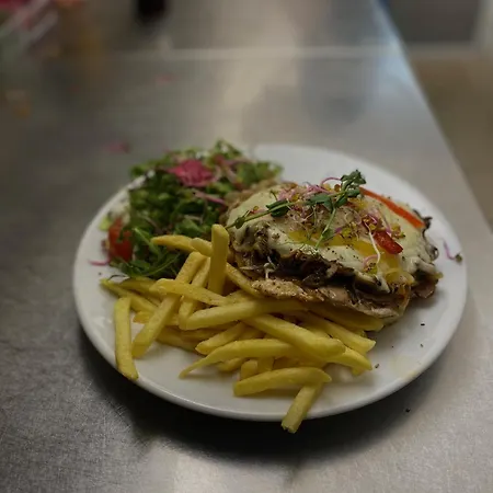 Restauracja Rodzinna - *